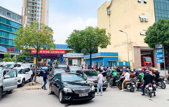 Cây xăng đóng cửa, cắt giảm nhân viên bán xăng trước giờ điều chỉnh giá