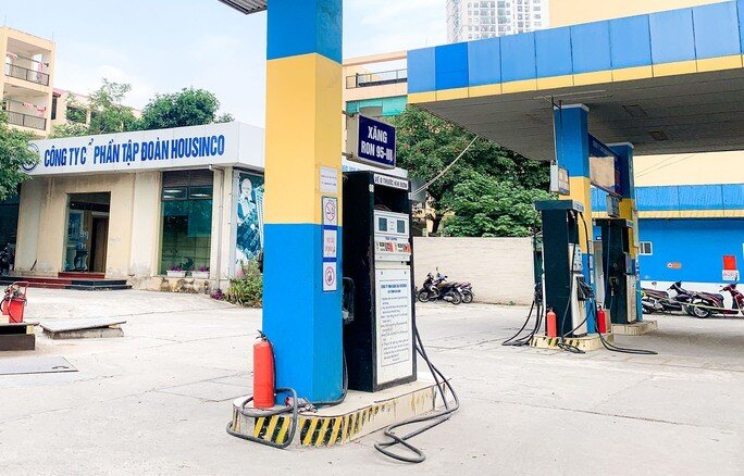 Cây xăng đóng cửa, cắt giảm nhân viên bán xăng trước giờ điều chỉnh giá