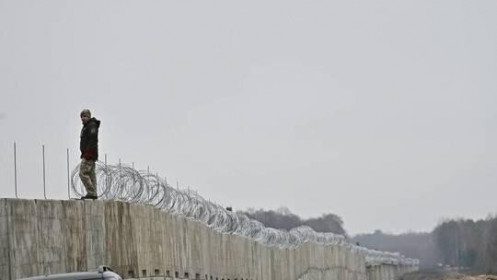 Ukraine xây dựng tường biên giới với Belarus