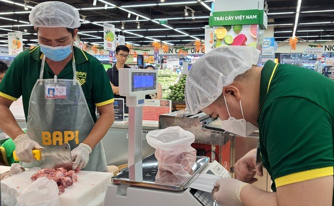 Vừa lãi 1.001 tỉ đồng, bầu Đức bán “heo ăn chuối” online