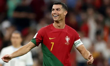 Cristiano Ronaldo lương kỷ lục - Không chỉ là một cầu thủ xuất sắc, Ronaldo còn được trả lương kỷ lục trong làng bóng đá thế giới. Truy cập vào ảnh liên quan để hiểu rõ hơn về quá trình cầu thủ này vươn lên trở thành một trong những ngôi sao nổi tiếng nhất săn đón của giới giải trí.