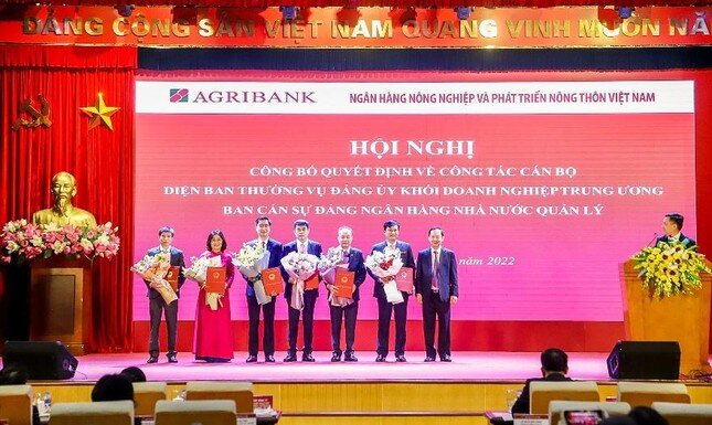 Loạt ngân hàng, doanh nghiệp có tiếng 'đổi ghế' chủ tịch