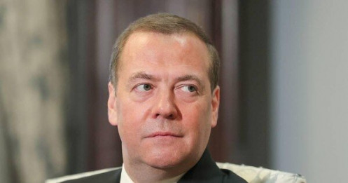 Ông Dmitry Medvedev: 'Nga đang Nga tăng cường sản xuất vũ khí uy lực mới'