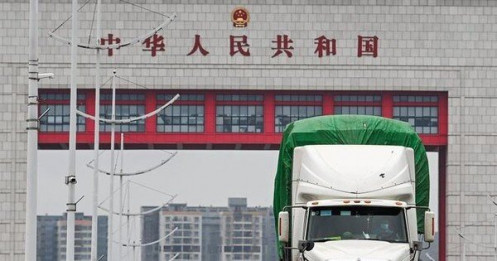 Xe nông sản thông quan sang Trung Quốc bắt đầu tăng dần