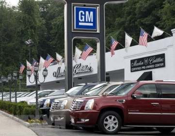 GM triệu hồi 825.000 xe tải và xe thể thao đa dụng bị lỗi đèn pha