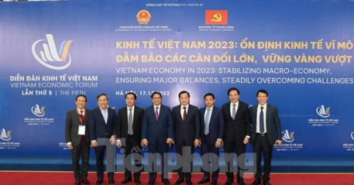 Thủ tướng Phạm Minh Chính đang chủ trì Diễn đàn kinh tế Việt Nam