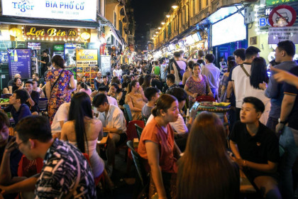 Bloomberg: Việt Nam tăng trưởng nhanh nhất châu Á