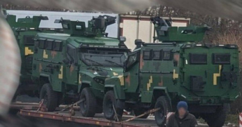 Rò rỉ hình ảnh quân đội Ukraine nhận lô khí tài ‘khủng’