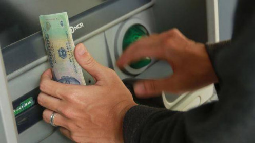 Năm 2022, tỷ lệ rút tiền mặt qua ATM giảm một nửa so với năm trước