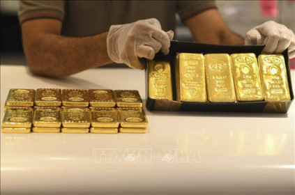 Giá vàng châu Á tăng lên mức cao của 8 tháng