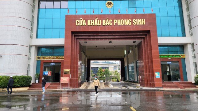 Lý do cửa khẩu Bắc Phong Sinh vắng ngắt khi thông thương biên giới Việt - Trung