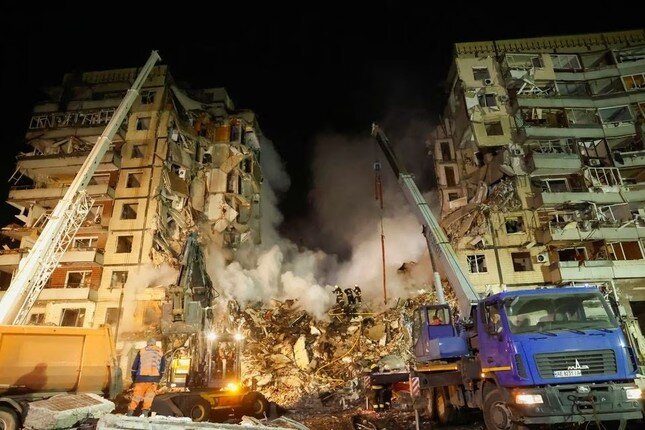 Kiev thừa nhận tên lửa Nga rơi xuống tòa chung cư ở Dnepr sau khi bị phòng không Ukraine bắn hạ