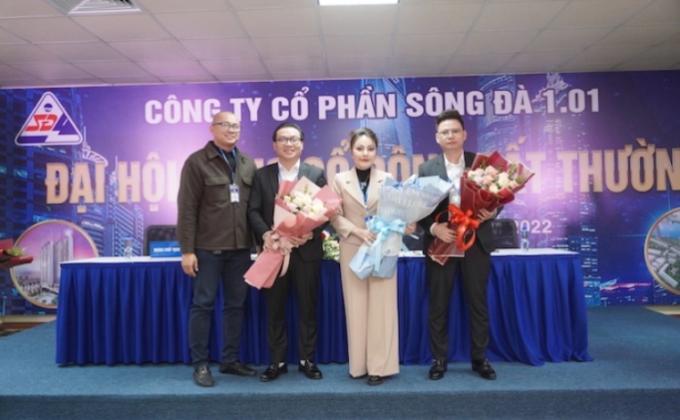 Ca sĩ “Chiếc khăn gió ấm” Khánh Phương tham gia HĐQT công ty bất động sản, cổ phiếu tăng 840% dù thua lỗ