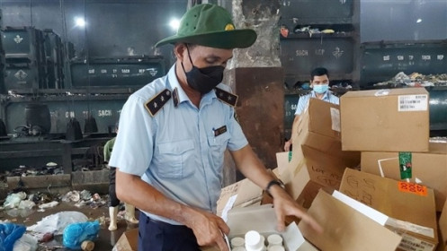 Nhập lậu lô mỹ phẩm hơn 800 triệu đồng từ Australia về Việt Nam