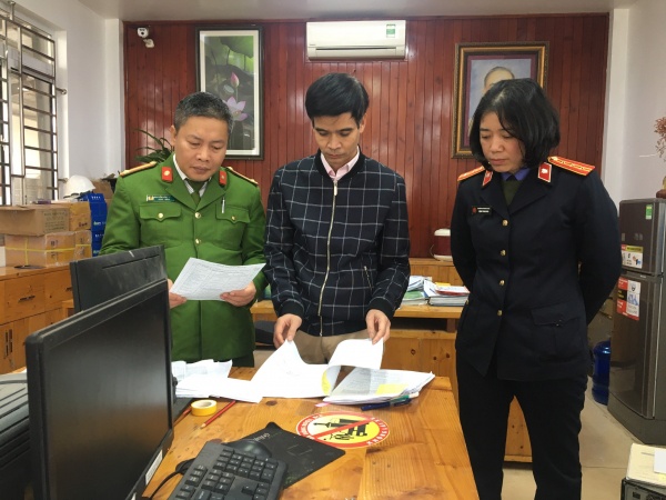 Tạm giữ 5 người tại trung tâm đăng kiểm ở Nam Định