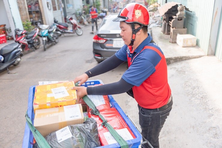 Cao điểm Tết: Shipper giao hàng trăm đơn hàng, bỏ túi tiền triệu mỗi ngày