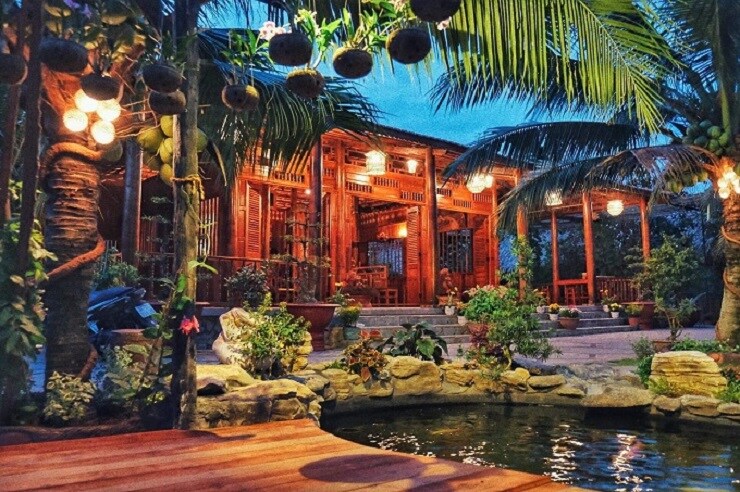 Mãn nhãn ngôi nhà “độc nhất vô nhị” miền Tây được làm từ 4.000 cây dừa lão