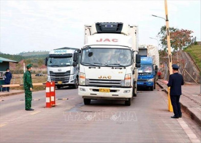 Sau nghỉ Tết, Quảng Ninh có 120 xe hàng xuất nhập khẩu qua Móng Cái