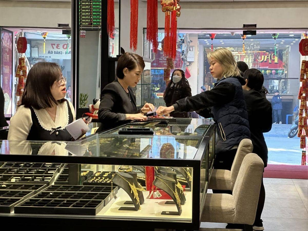 Các cửa hàng vàng kỳ vọng sức mua tăng mạnh trong ngày vía Thần Tài