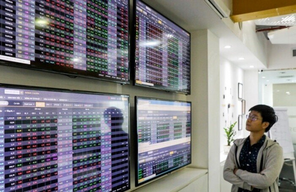 Điểm loạt cổ phiếu giảm mạnh trong tuần VN-Index mất 40 điểm