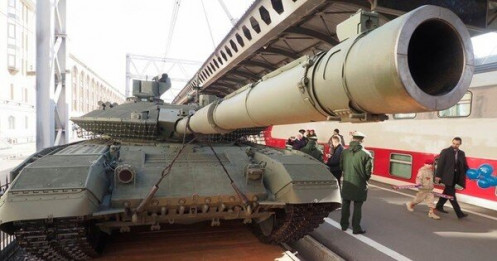 Đối đầu trên chiến trường Ukraine, T-90M của Nga hay M1 Abrams của Mỹ sẽ giành lợi thế?