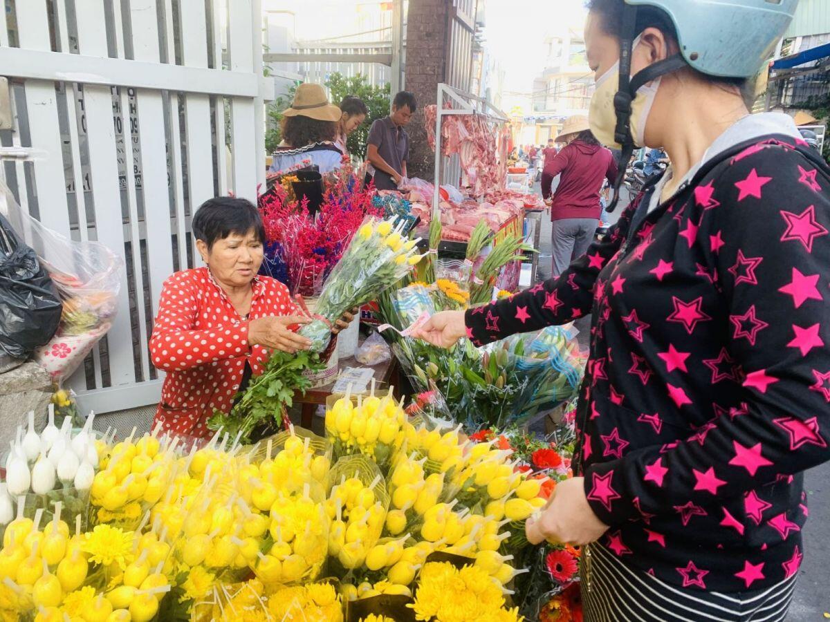 TP Hồ Chí Minh: Nhộn nhịp thị trường Rằm tháng Giêng