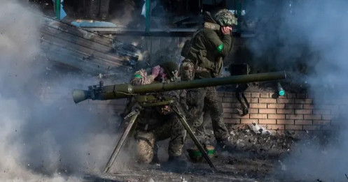 Nga dồn quân để cắt đứt tuyến tiếp tế cuối cùng của Ukraine ở Bakhmut