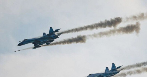 Thế giới 24h: NATO cảnh giác cao độ khi Nga tập kết máy bay gần biên giới Ukraine