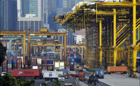 Xuất khẩu phi dầu mỏ của Singapore giảm mạnh nhất trong 10 năm