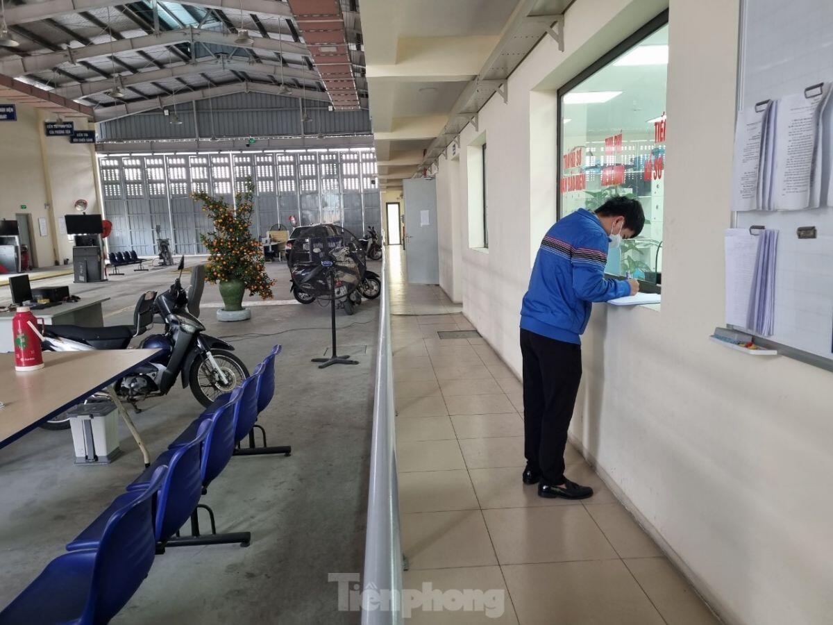 Khủng hoảng nhân sự, tái diễn cảnh xếp hàng chờ đăng kiểm tại Hà Nội