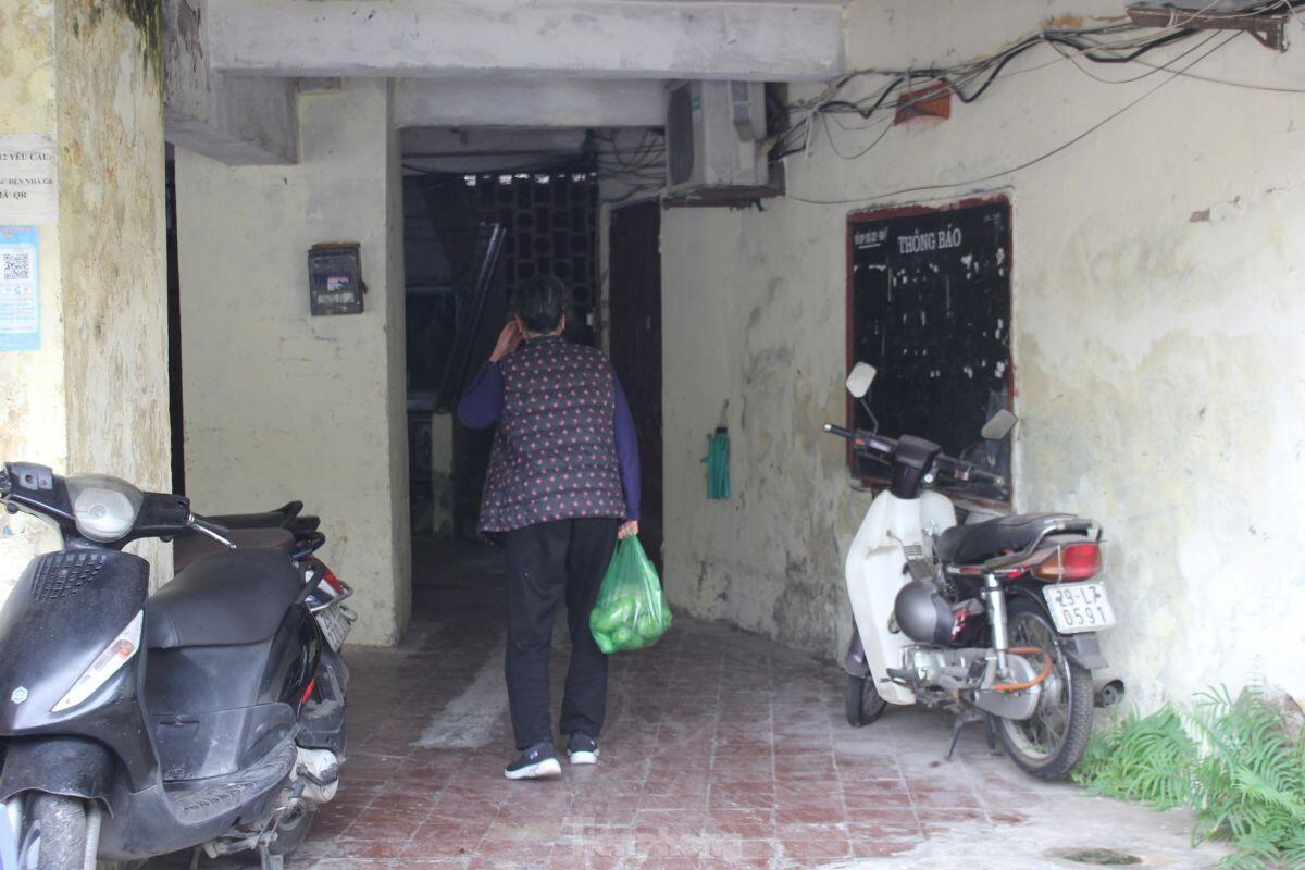 Cải tạo chung cư cũ Hà Nội: Cư dân lo lắng về chất lượng nhà tạm cư