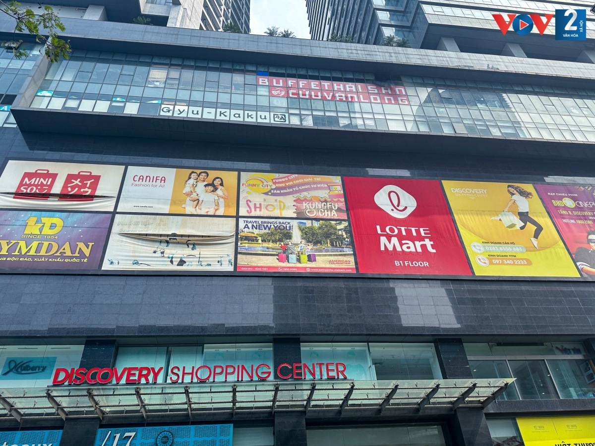 Hình ảnh nhiều trung tâm thương mại nổi tiếng ở Hà Nội vắng vẻ, đìu hiu
