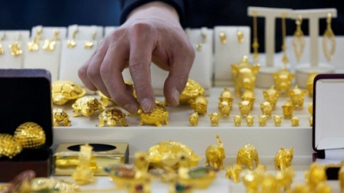 Giá vàng hôm nay 13/3/2023: Giá vàng tăng vọt, nhà đầu tư vội tìm nơi an toàn, vàng thế giới có thể lên 1.900 USD trong tuần