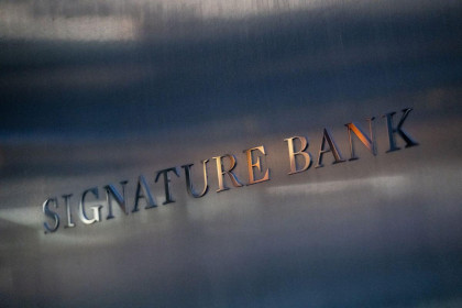 Mỹ đóng cửa Signature Bank vì muốn “thị uy” với ngành crypto?