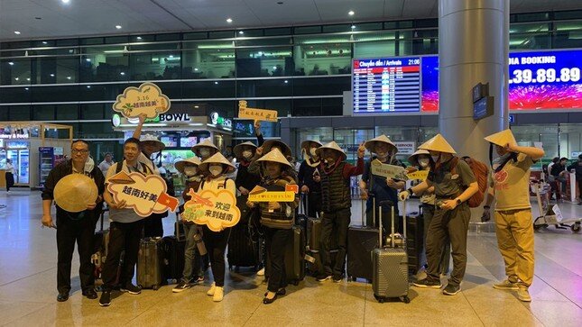 Đoàn khách du lịch Trung Quốc đầu tiên đến TP. HCM