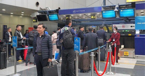 Chuyến bay chở khách thường lệ đầu tiên từ Bắc Kinh - Trung Quốc tới Hà Nội sau 3 năm