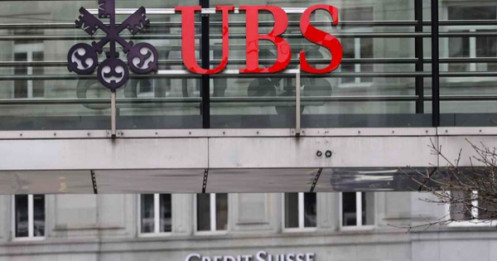 Thuỵ Sĩ ‘vã mồ hôi’ với cuộc ‘hôn nhân’ vội vã giữa UBS và Credit Suisse