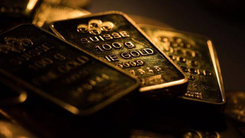 Đồng USD mạnh lên khiến vàng tụt giá sau khi vượt 2.000 USD/oz