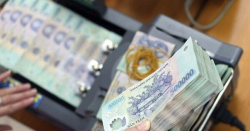 Lãi suất tiết kiệm đang giảm mạnh