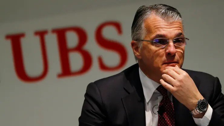 Giám đốc điều hành UBS mất ghế sau thương vụ sáp nhập Credit Suisse