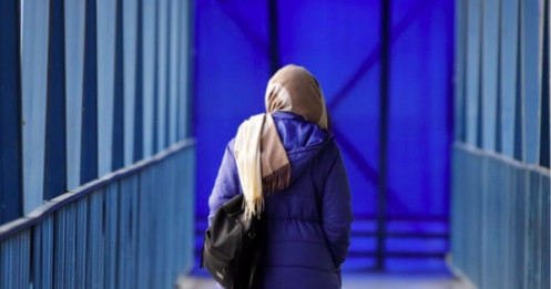 Iran tuyên bố truy tố 'không thương tiếc' tất cả phụ nữ không trùm khăn