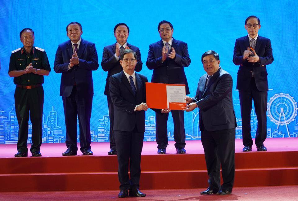 Thủ tướng: Sẽ có thêm nhiều doanh nghiệp quyết định đầu tư tại Khánh Hòa