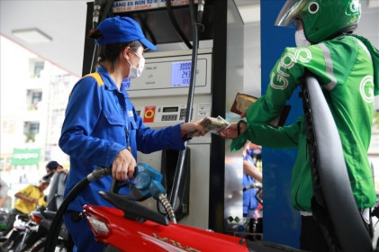 Áp lực tăng trưởng và câu chuyện lãi suất