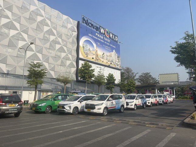 Dừng phương án thu phí mới với taxi tại sân bay Tân Sơn Nhất