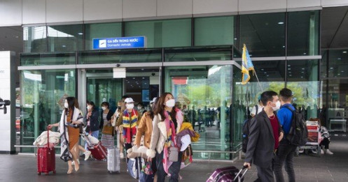 'Sốc' giá vé máy bay, du khách đến Phú Quốc giảm mạnh