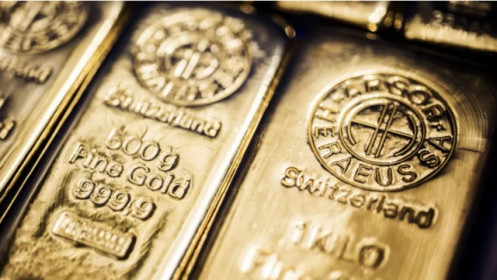 Giá vàng thế giới nhảy vọt qua 2.000 USD/oz sau dữ liệu xấu từ Mỹ, trong nước “bất động”