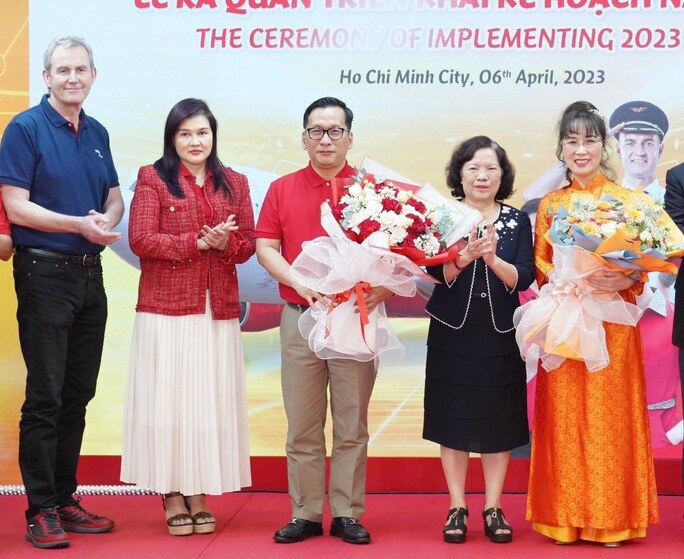 Tỉ phú Nguyễn Thị Phương Thảo làm Chủ tịch HĐTQ Vietjet