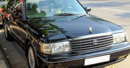 'Choáng' với giá trúng đấu giá 5 ô tô cũ của Văn phòng Chính phủ