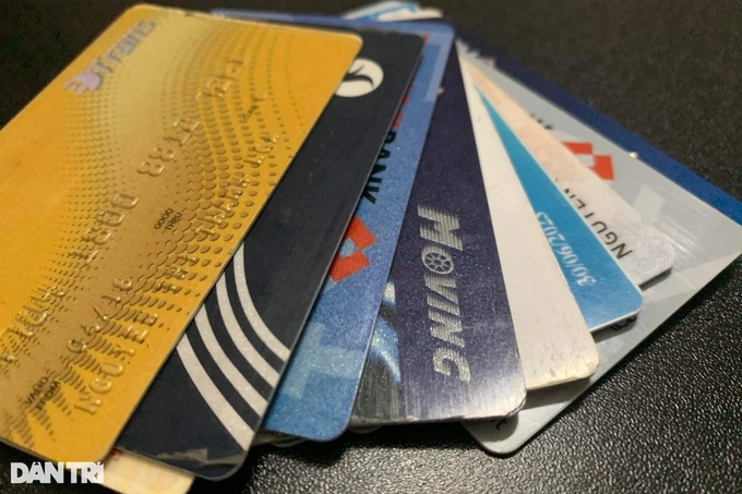 Khách tố đóng thẻ tín dụng gần 1 năm vẫn bị ngân hàng thu phí thường niên