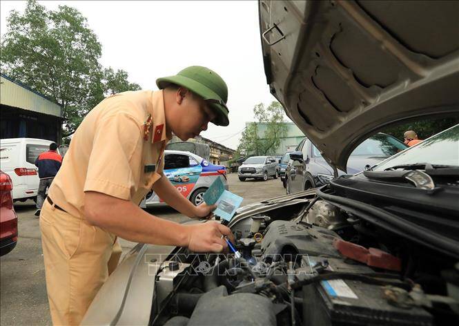 Đăng kiểm xe cơ giới ở Hà Nội hạ nhiệt nhưng khát nhân lực